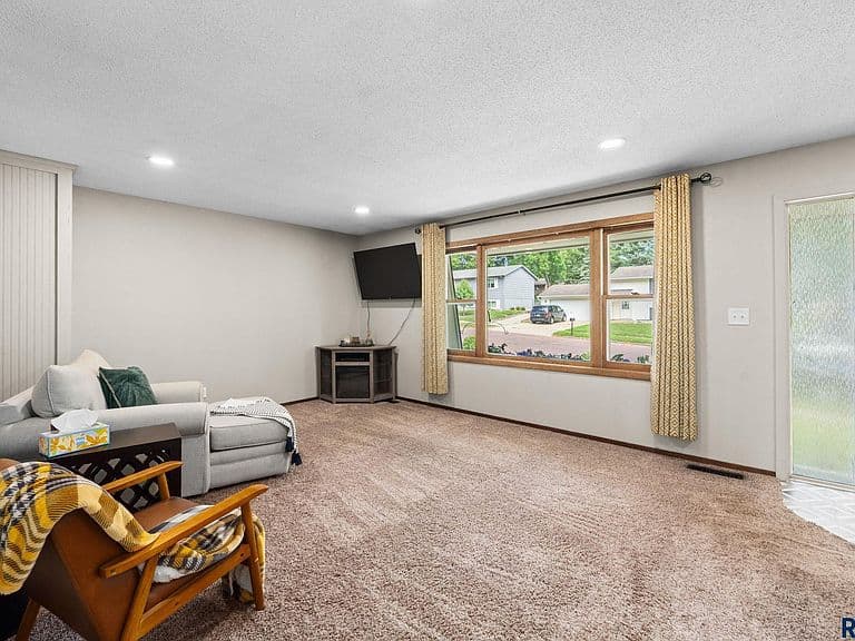1717 S Judy Ave photo 4