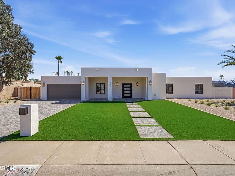 6521 E SHARON Drive photo 2