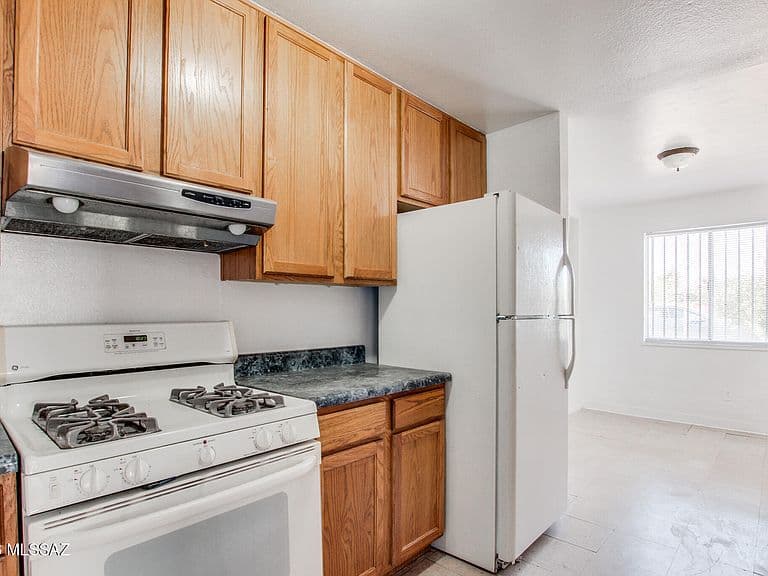 872 W Glenn St photo 3