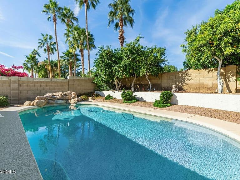 8956 E Voltaire Dr photo 2