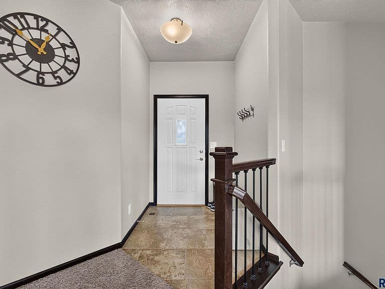 606 Marie Dr photo 4