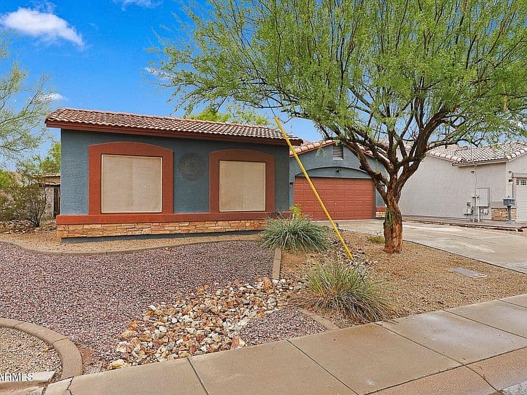2334 W MYRTLE Avenue photo 2