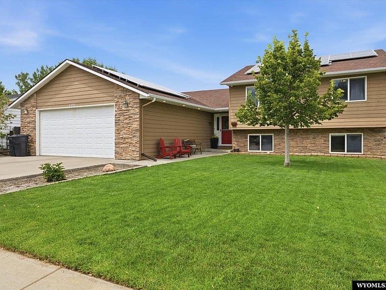 2252 Lexington Ave photo 1