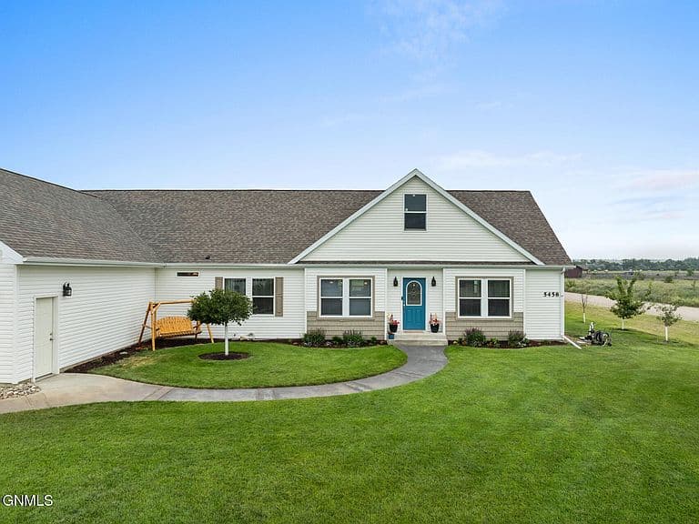 5458 Matthew Ave photo 2