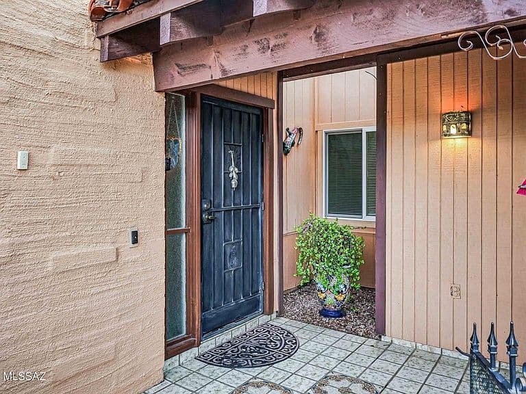2741 S Calle Unamuno photo 4