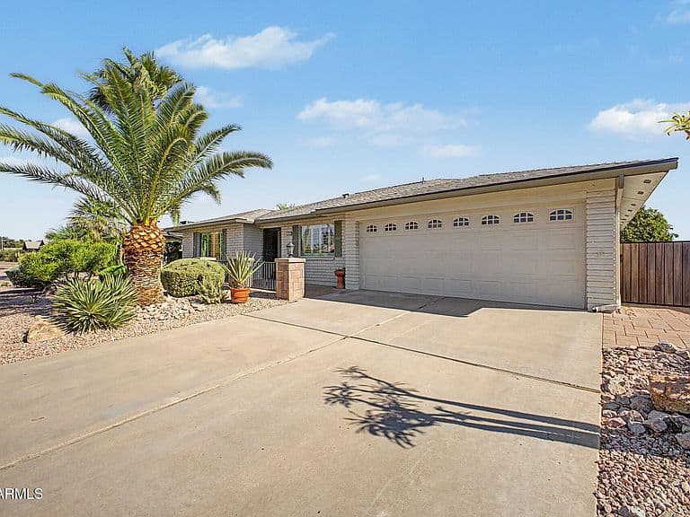 4143 E Crescent Avenue photo 3