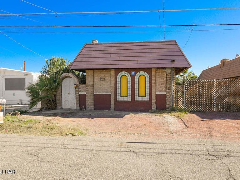 311 N Moonlight Dr photo 2