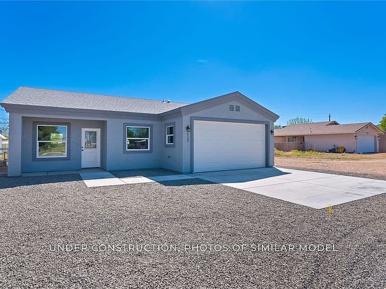2100 E Thompson Avenue photo 4