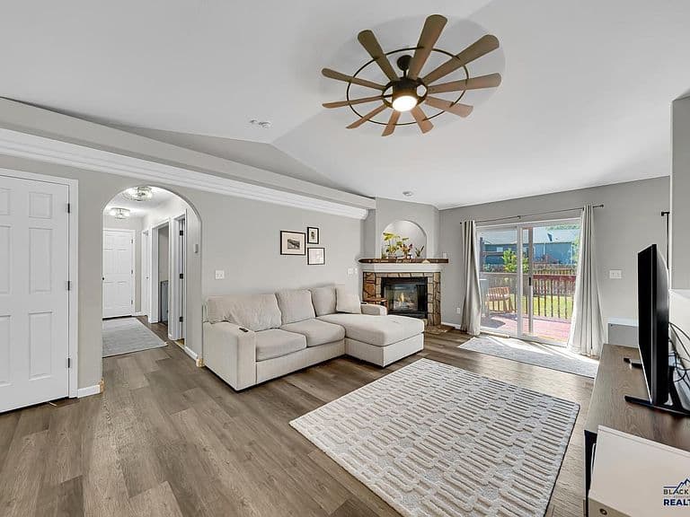10115 Laramie Ln photo 4