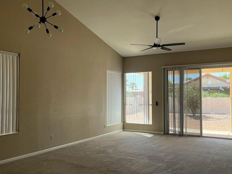 10533 E ELMHURST Drive photo 2