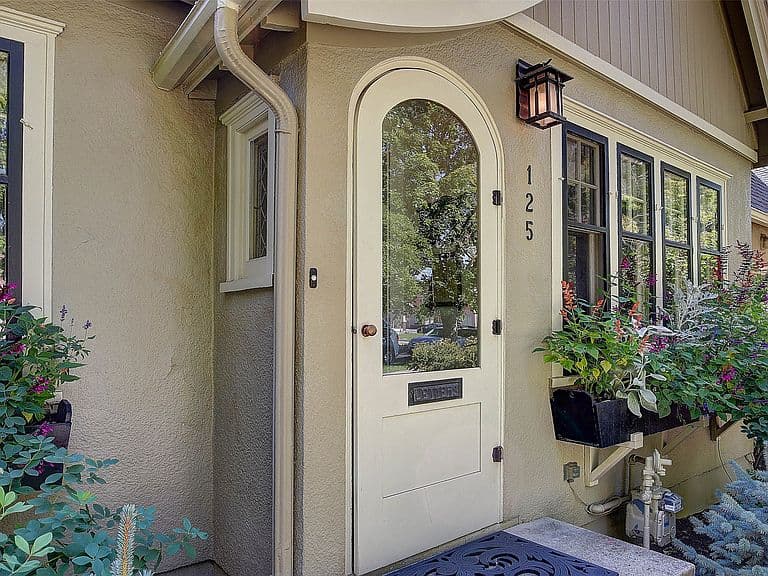 125 McLeod Ave photo 3