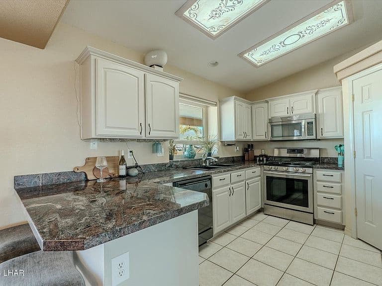 2655 Palisades Dr photo 3