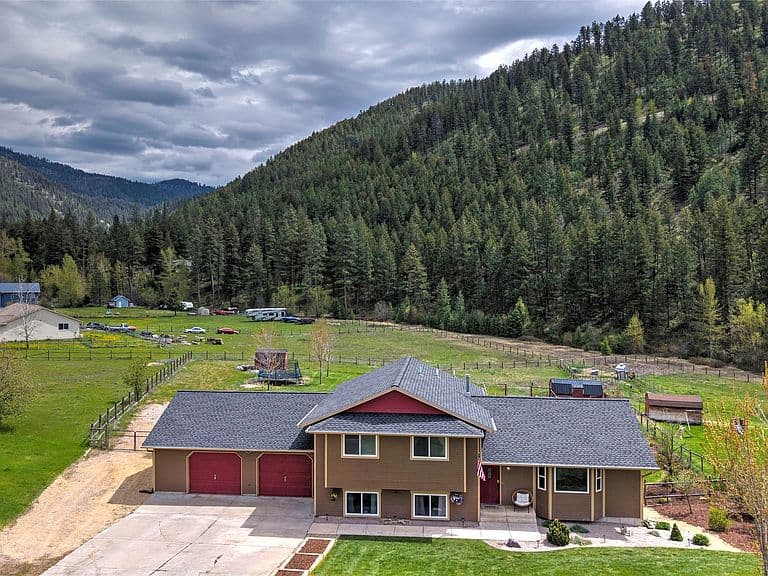 21133 Handley Loop photo 1