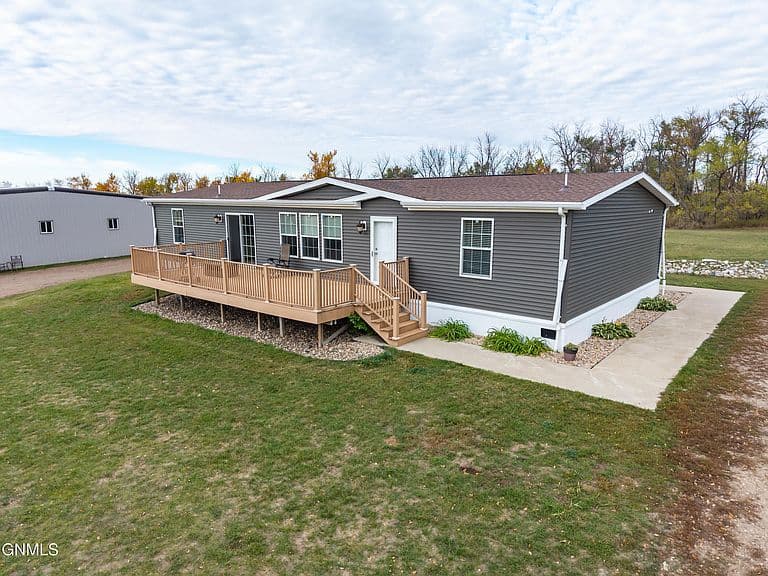 51 Highway 200 photo 2