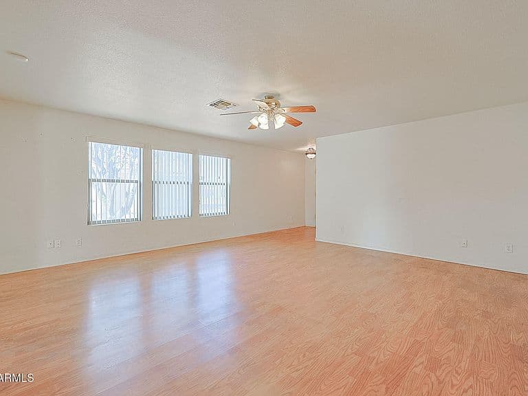 16542 N NAEGEL Drive photo 4