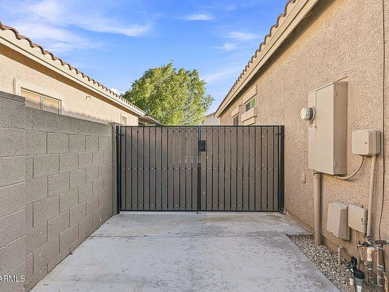 16551 W JACKSON Street photo 4
