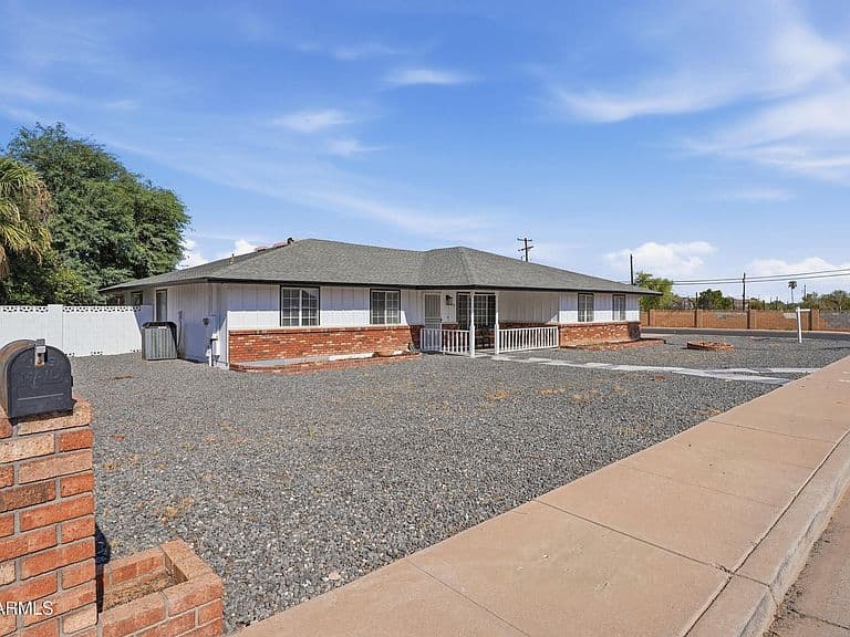 1756 N SUMMER Circle photo 3