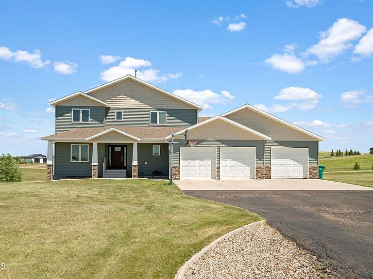 2818 Hogan Dr photo 1
