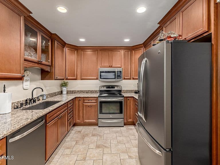 13087 N 100th Ave photo 4