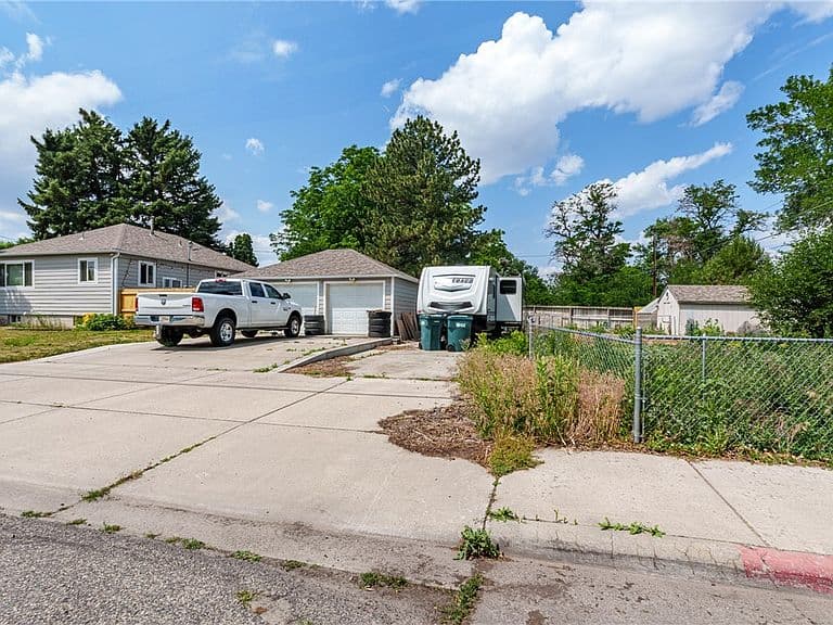 1003 Avenue B photo 5