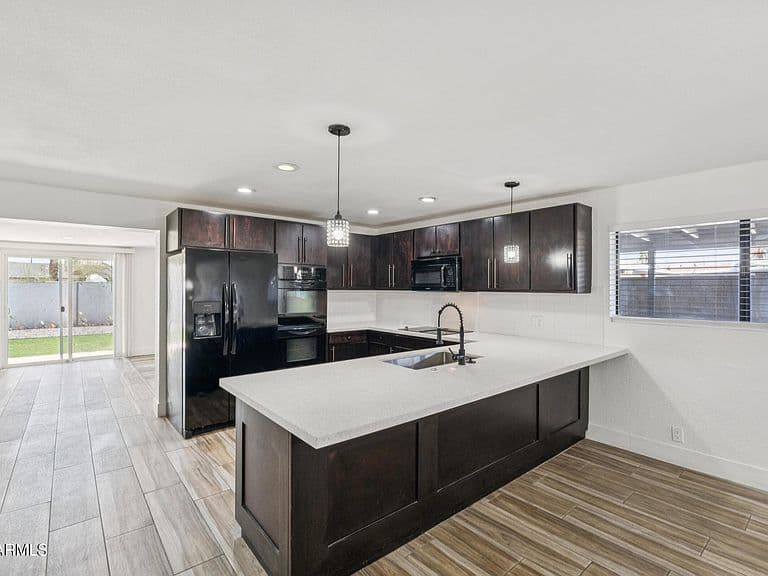 2217 E SHERIDAN Street photo 5