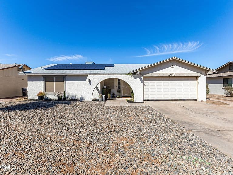 864 W KILAREA Avenue photo 3