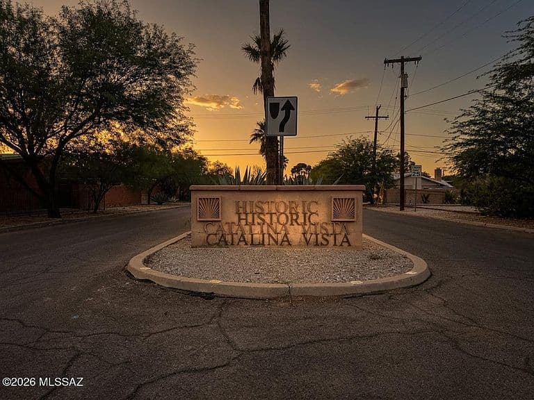 2003 N Tucson Blvd photo 2