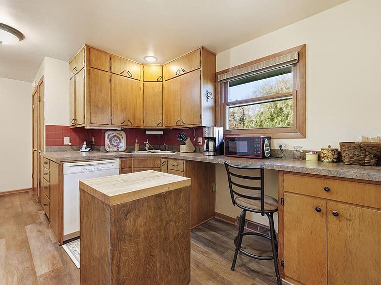 120 Jefferson Ave photo 3