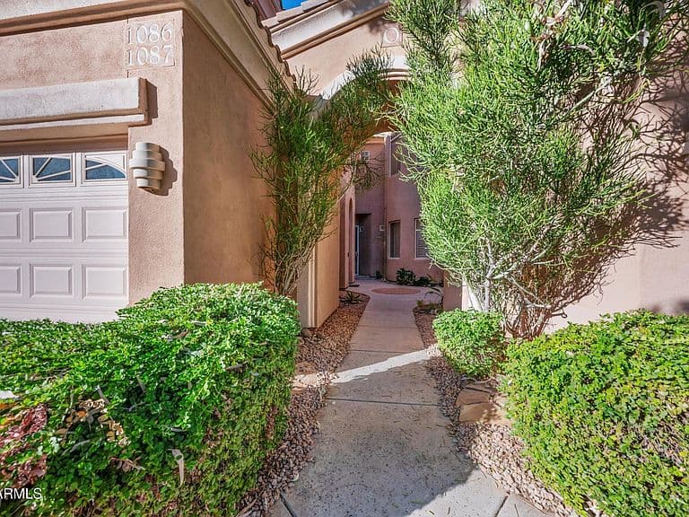 3800 S CANTABRIA Circle #1087 photo 4