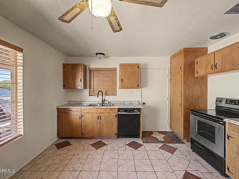 924 E GRANADA Avenue photo 4