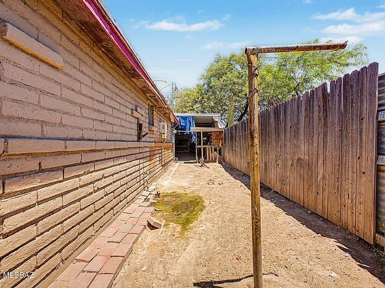 4842 N Plane Ave photo 5