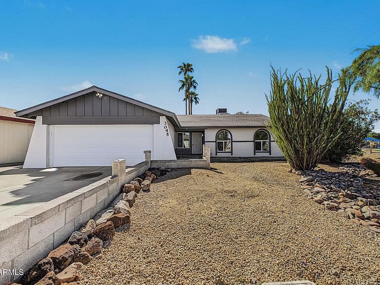 3045 W LIBBY Street photo 2