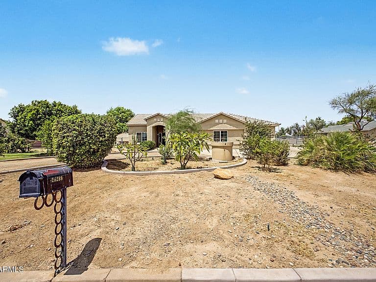 25288 W ILLINI Street photo 4
