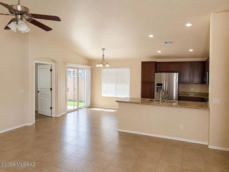173 Balfour Pl photo 5