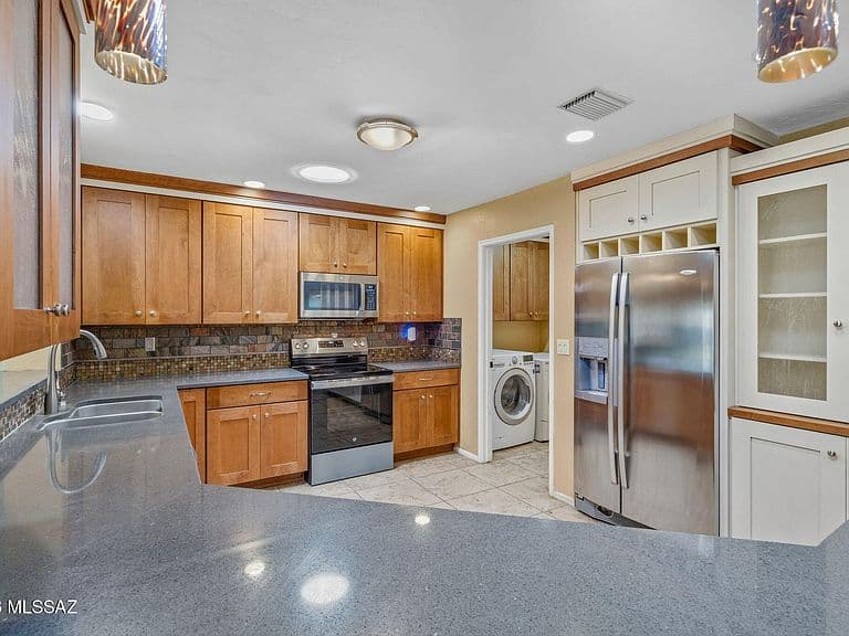 2721 N Dos Hombres Dr photo 5