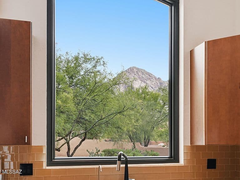 1361 E Sonoran Desert Dr photo 3