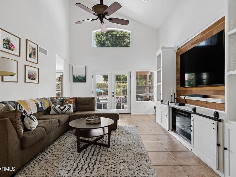 1306 E HELENA Drive photo 5