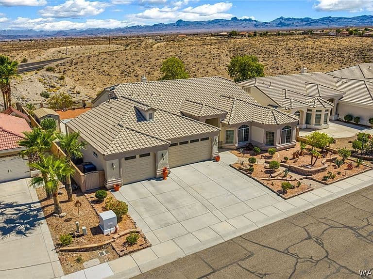 2521 Majestic Way photo 1