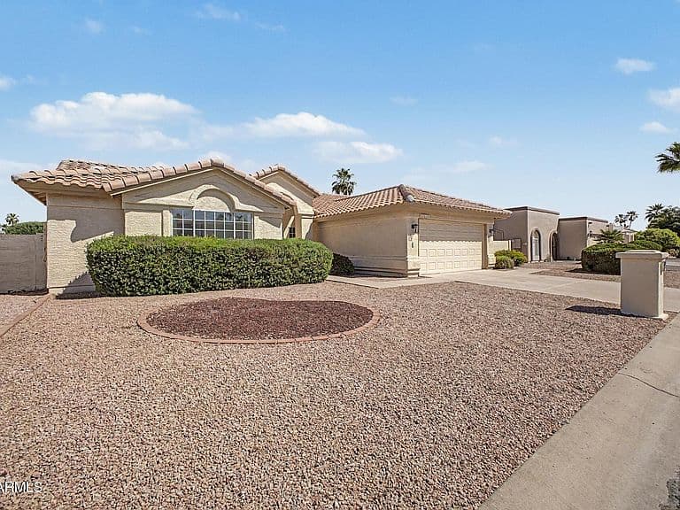 10604 E BELLFLOWER Drive photo 2