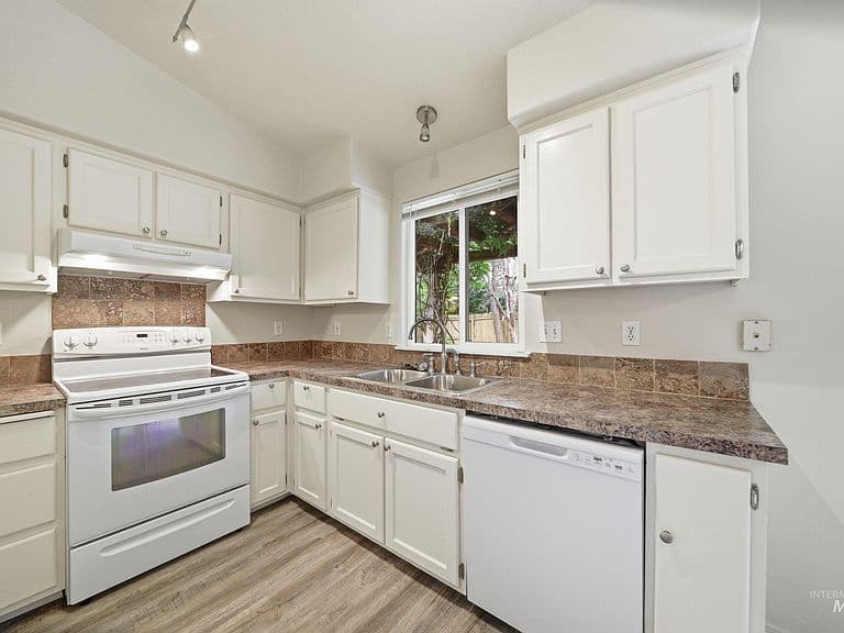 691 N Tidwell Way photo 2