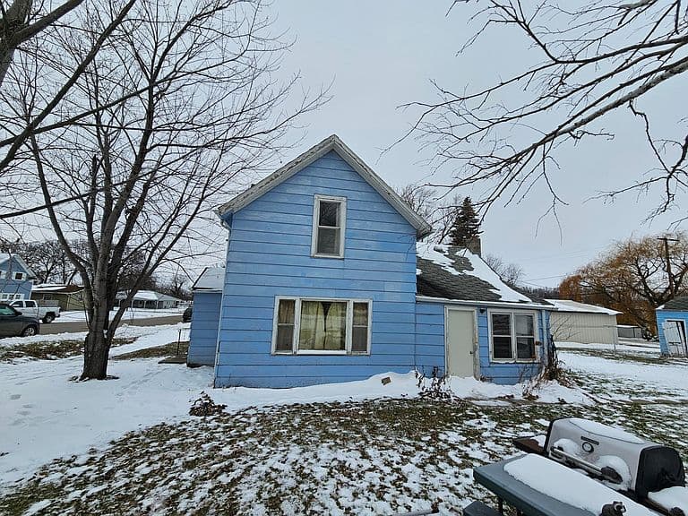 216 Main St W photo 3