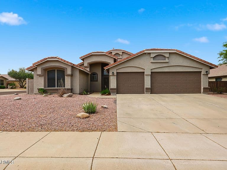 10414 W DALEY Lane photo 1