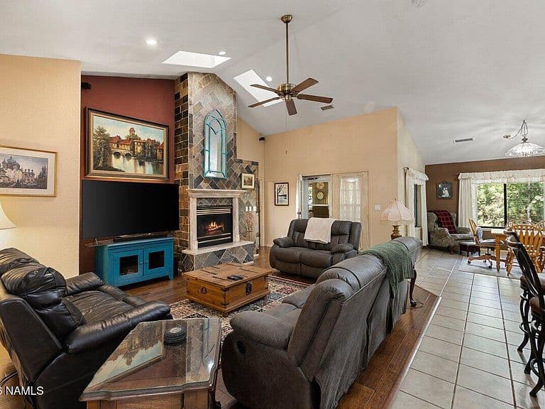 3226 S Mehrhoff Pl photo 2