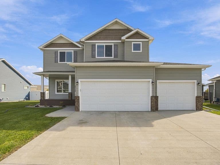 2528 N Pond Dr E photo 1