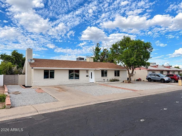 8108 W TRAFALGAR Avenue photo 4