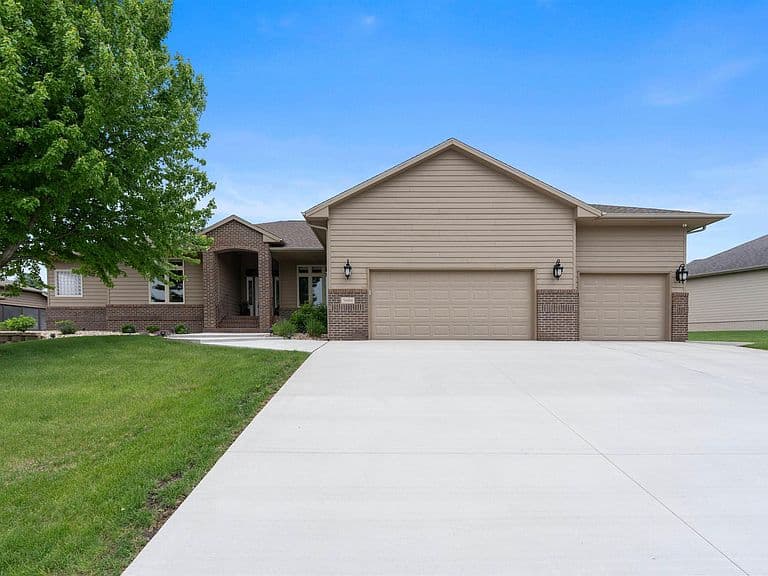5604 S Josh Wyatt Dr photo 2