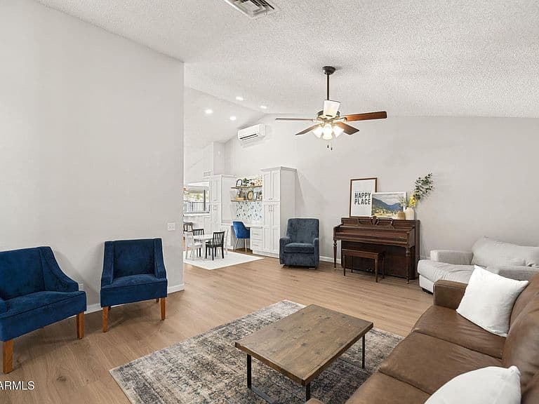 5640 E GARY Street photo 4