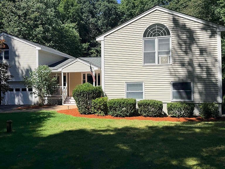 18 Windsor Drive photo 2