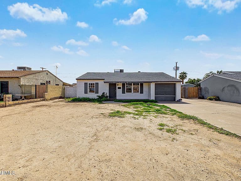 153 E LA CIENEGA Avenue photo 1