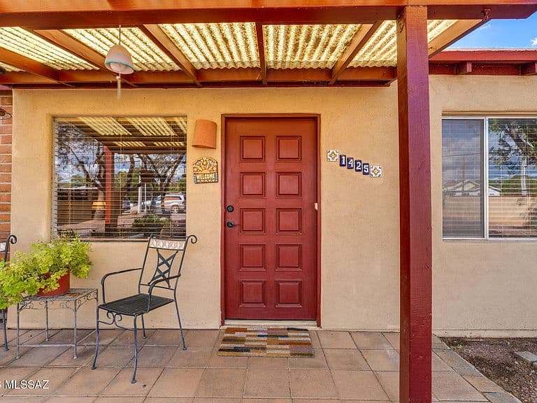 1425 N Sycamore Blvd photo 4